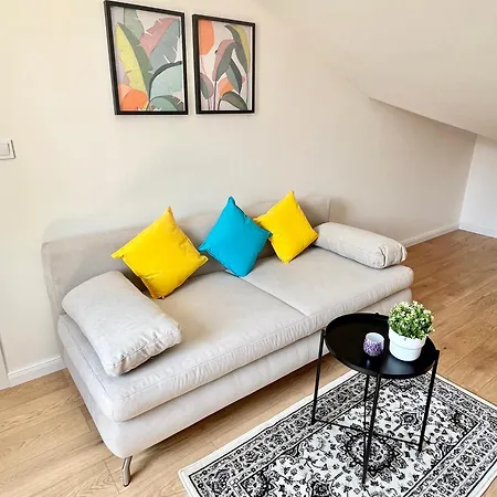 Stunning 3-bdr Duplex With Balcony In Center Апартаменты