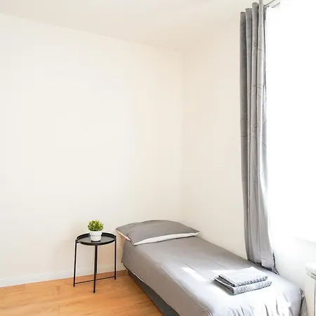 Апартаменты Stunning 3-bdr Duplex With Balcony In Center *