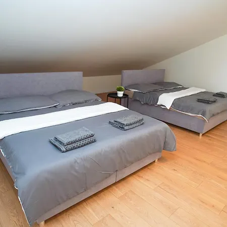 Stunning 3-bdr Duplex With Balcony In Center Апартаменты *