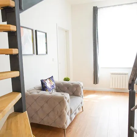 Stunning 3-bdr Duplex With Balcony In Center Апартаменты *