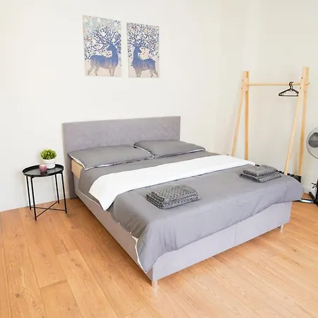 Stunning 3-bdr Duplex With Balcony In Center Апартаменты Прага