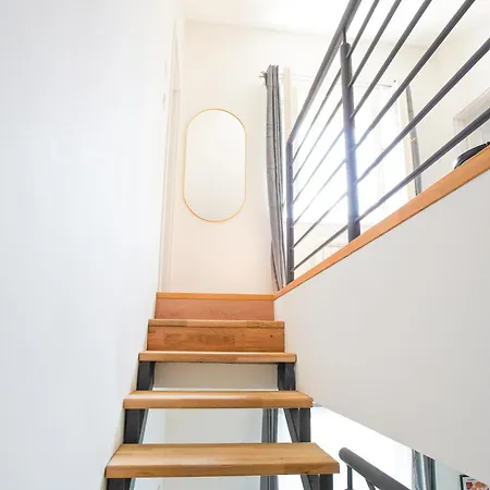 Stunning 3-bdr Duplex With Balcony In Center *