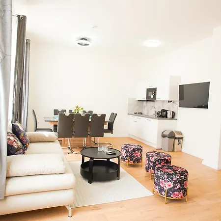 Апартаменты Stunning 3-bdr Duplex With Balcony In Center