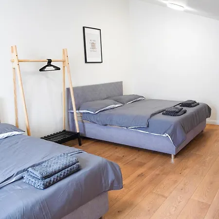 Lägenhet Stunning 3-bdr Duplex With Balcony In Center Prag