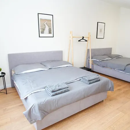Stunning 3-bdr Duplex With Balcony In Center Lägenhet