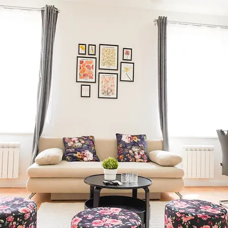 Lägenhet Stunning 3-bdr Duplex With Balcony In Center *